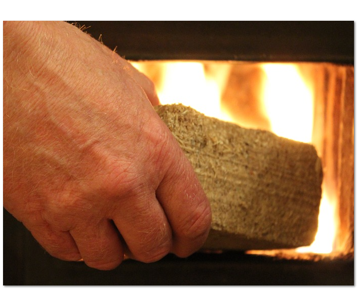 Zum Verhindern von Glanzruß - Holzbriketts nutzen