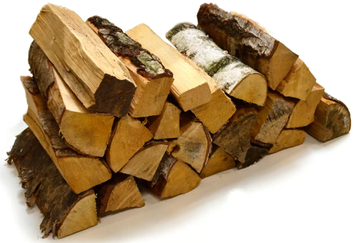 Brennholzstapel mit knapp 15 gestapelten Holzscheiten